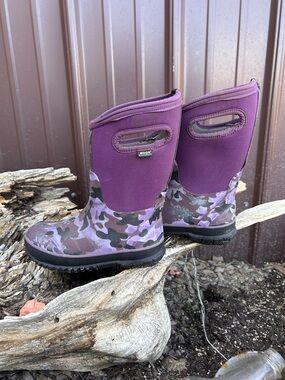 Bogs Kids Purple Camo Pull-On Rain Boots